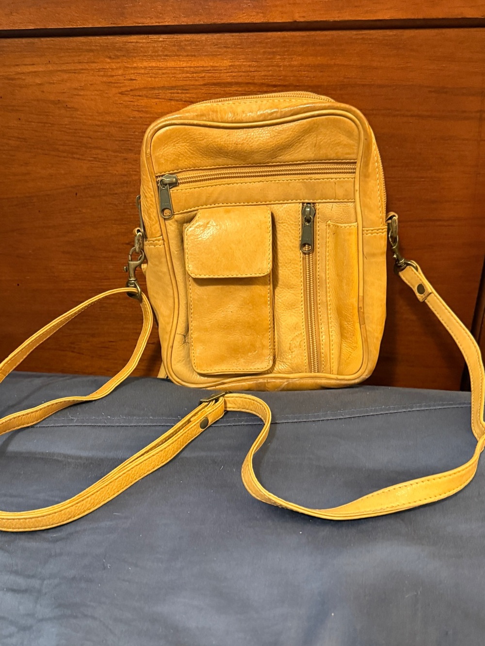 Unisex Vintage Yellow Genuine Leather Crossbody Bag - Compact Everyday Carry